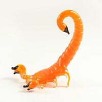 Скорпион оранжевый  высотой 6 см Насекомые