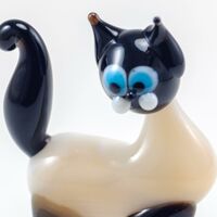 Фигурка белый кот  высотой 5 см