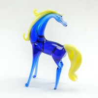 Лошадь синяя с жетой гривой Животные