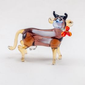 Коровка с цветком фигурка из стекла Животные